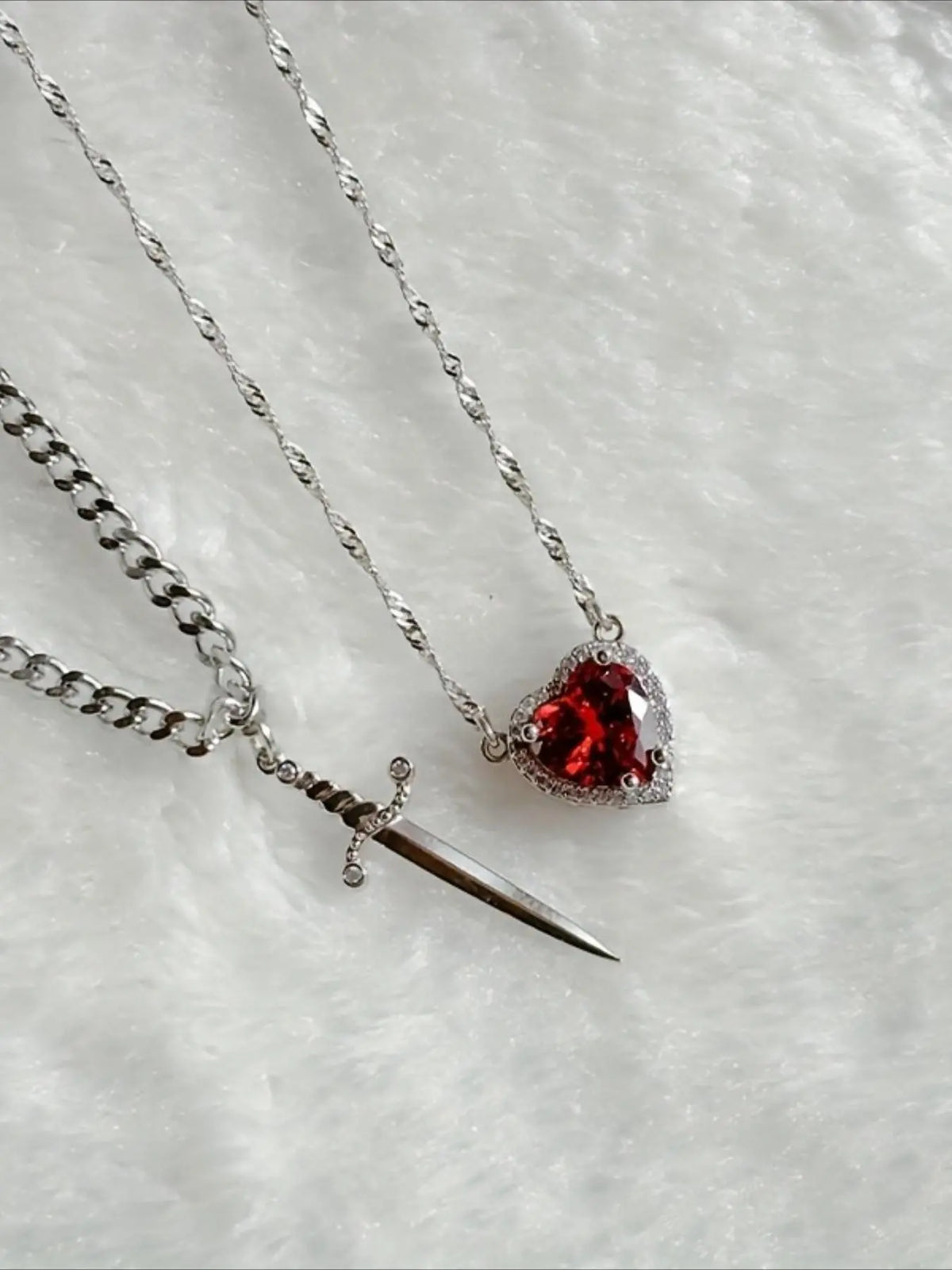 2pcs Heart and Sword Necklace Set, Love Heart Necklace, Amour Heart Necklace, Unique Couple's Jewelry, Fashionable Jewelry Accessories, Silver Color, Durable Fashion Accessory, Birthday Gift Jewelry, Perfect for Weddings & Parties, Includes Rose Box