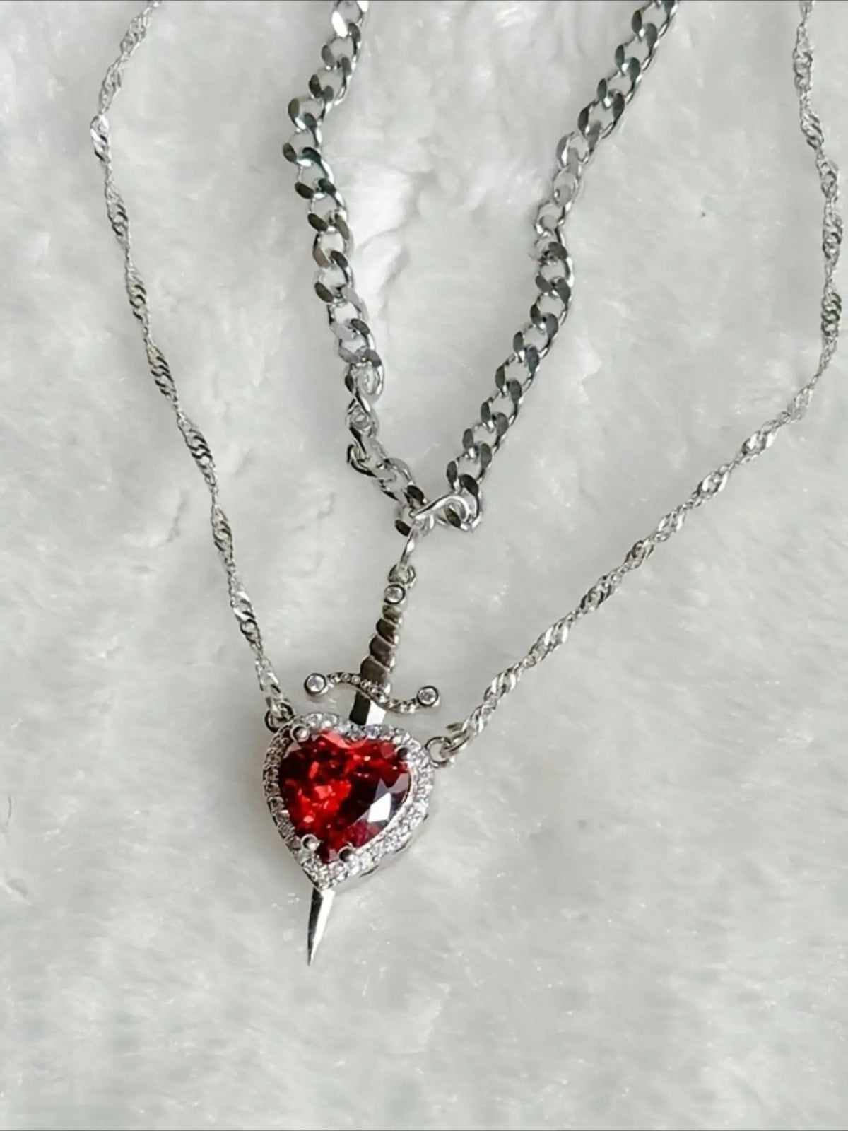 2pcs Heart and Sword Necklace Set, Love Heart Necklace, Amour Heart Necklace, Unique Couple's Jewelry, Fashionable Jewelry Accessories, Silver Color, Durable Fashion Accessory, Birthday Gift Jewelry, Perfect for Weddings & Parties, Includes Rose Box