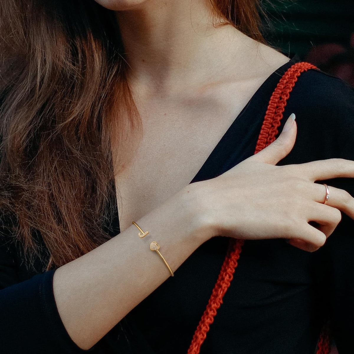 Gold Initial Bracelets for Women Girls, 14K Gold Plated Gold Bangle Bracelets for Women Girls Dainty Gold Initial Bracelets Heart Bracelets for Women Girls Bridesmaids Bracelets Gifts